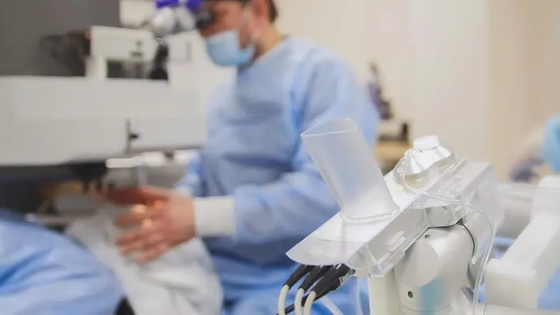 Femto LASIK OP in Frankfurt - OP Szene während der Laser Operation